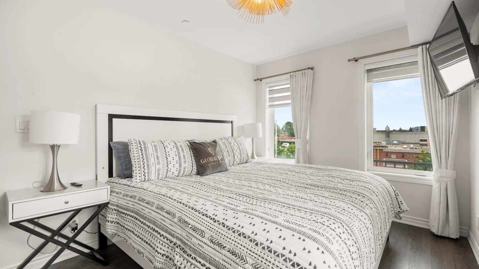 Daire Globalstay Luxury Townhouse Minutes Away From Waterfront Toronto